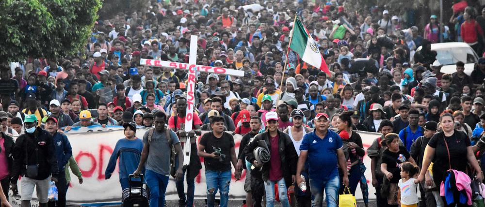 Rund 5000 Menschen machten sich an Heiligabend unter dem Motto „Exodus aus der Armut“ aus Mexiko an der Grenze zu Guatemala auf den Weg gen USA.