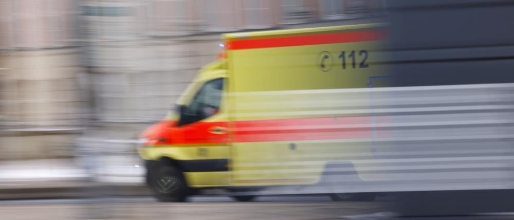 Symbolfoto Rettungswagen, RTW, Einsatzwagen, 112, Krankenwagen, Feuerwehr, blaulicht, Potsdam 04.12.2023 Foto: Sebastian Gabsch