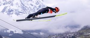 Die Skispringerinnen um Katharina Schmid sehen das neue Format zwiespältig.