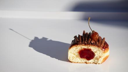 Sufganiyot von Gil Avon, gefüllt mit Schokoladengelee.