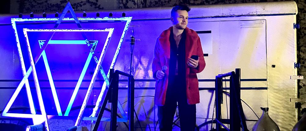 Dima Bilyarchyk auf der Hanukkah-Party.