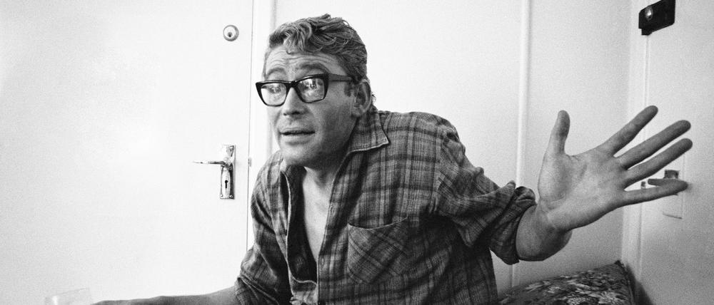 Zur ARTE-Sendung
Die vielen Gesichter des Peter O'Toole
Inspiration der Filmwelt: Peter O'Toole spielte in einigen der größten Filme des 20. Jahrhunderts mit – er brachte die Leinwand zum Leuchten.
© SWR
Foto: SWR
Honorarfreie Verwendung nur im Zusammenhang mit genannter Sendung und bei folgender Nennung "Bild: Sendeanstalt/Copyright". Andere Verwendungen nur nach vorheriger Absprache: ARTE-Bildredaktion, Silke Wölk Tel.: +33 3 90 14 22 25, E-Mail: bildredaktion@arte.tv Peter O'Toole
