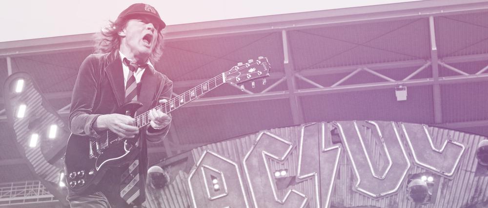In verkappter Schuluniform wie immer. AC/DC-Gitarrist Angus Young.