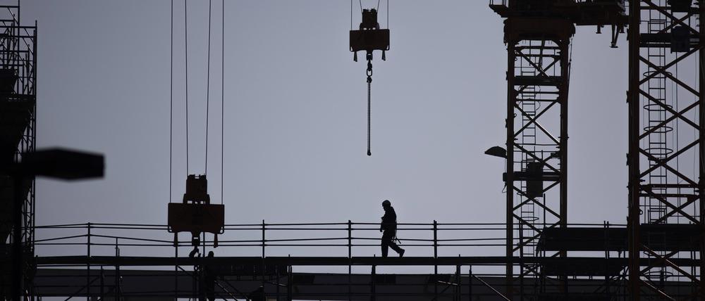 Trübe Aussichten in der Baubranche: Baubetriebe blicken laut Handwerkskammer teils sorgenvoll aufs neue Jahr.