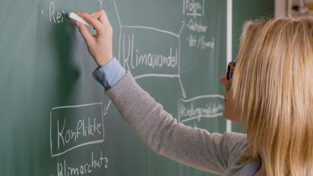 Volkshochschulen tragen mit ihrem vielfältigen Kursangebot zur Fort- und Weiterbildung bei. 