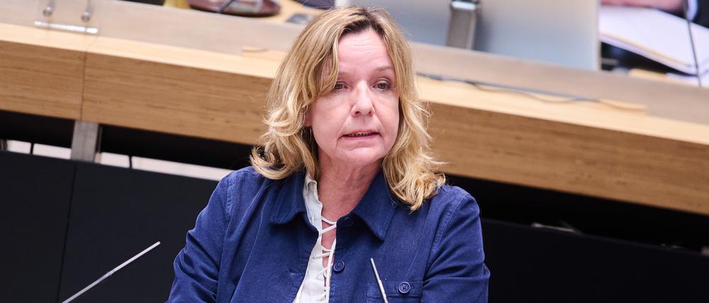 Catherina Pieroth-Manelli (Bündnis 90/Die Grünen), Abgeordnete im Berliner Abgeordnetenhaus, spricht in der Plenarsitzung im Berliner Abgeordnetenhaus.