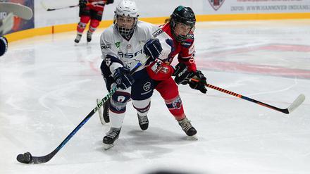 Für die Eisbärinnen (li. Siena Müller Maldonado) war im Halbfinale Endstation.