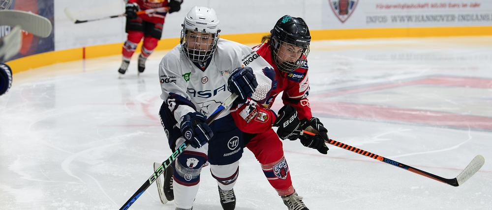 Für die Eisbärinnen (li. Siena Müller Maldonado) war im Halbfinale Endstation.