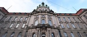 Potsdam, 28.12.2023, Lokales, Rathaus, Stadtbilder, Aussenansicht, Foto: Ottmar Winter PNN ACHTUNG: Foto ist ausschließlich für redaktionelle Berichterstattung der PNN und des TGSP! Eine kommerzielle Nutzung, z.B. Werbung, ist ausgeschlossen. Die Weitergabe an nicht autorisierte Dritte, insbesondere eine weitergehende Vermarktung über Bilddatenbanken, ist unzulässig.