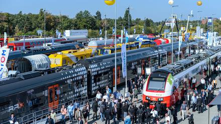 Das Außengelände der Messe Berlin ist für Schienenfahrzeuge erreichbar. Auf 3500 Metern Gleis präsentieren Hersteller (wie hier 2018) ihre neusten Modelle.