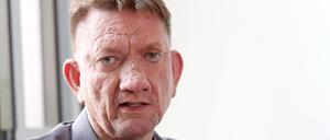 Ronald Gläser (AfD) während eines Pressegesprächs im Abgeordnetenhaus zu einem umstrittenen Tweet von ihm. (Archivbild)