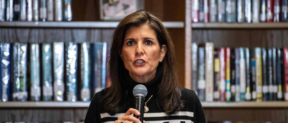 Nikki Haley bei einer Bürgerversammlung, kurz vor Beginn der Vorabstimmung über die US-Präsidentschaftskandidaten.