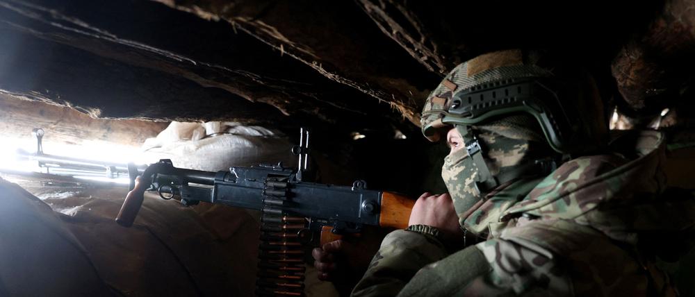 Ein ukrainischer Soldat an der Frontlinie (Symbolbild)