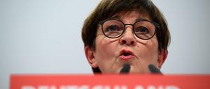 Saskia Esken, Vorsitzende der SPD, redet beim Bundesparteitag der SPD auf dem Berliner Messegelände.