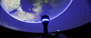Im Planetarium Potsdam.