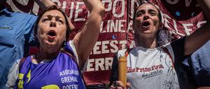 Soziale und politische Organisationen forderten einen aktiven nationalen Streik inmitten des neuen Mega-Dekrets von Präsident Javier Milei.