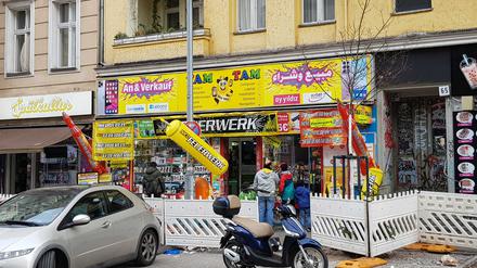 Neukölln vor Silvester: Feuerwerksverkauf in der Karl-Marx-Straße