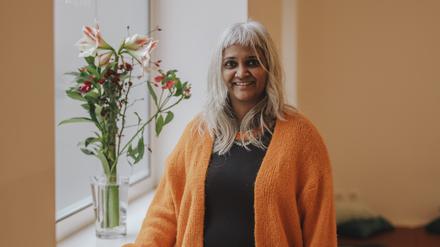 Sangeeta Lerner gibt in Neukölln Yogakurse, unter anderem für Schwangere und Frauen mit Neugeborenen.