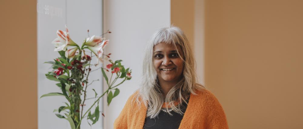 Sangeeta Lerner gibt in Neukölln Yogakurse, unter anderem für Schwangere und Frauen mit Neugeborenen.