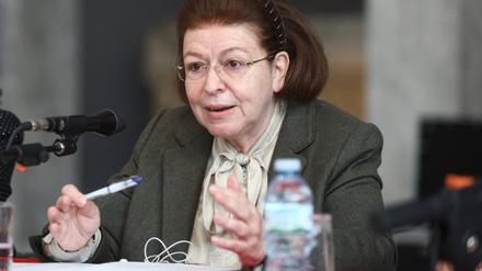 Griechenlands Kulturministerin Lina Mendoni, hier bei einer Pressekonferenz im Nationalen Archäologischen Museums Athen, am 19.12.2023.