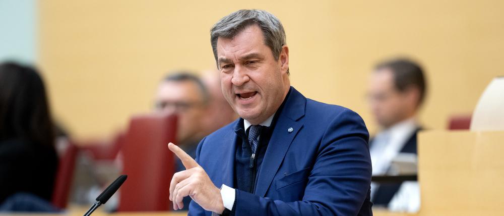 Markus Söder (CSU), Ministerpräsident von Bayern, nimmt im bayerischen Landtag an einer Plenarsitzung im Plenarsaal teil.