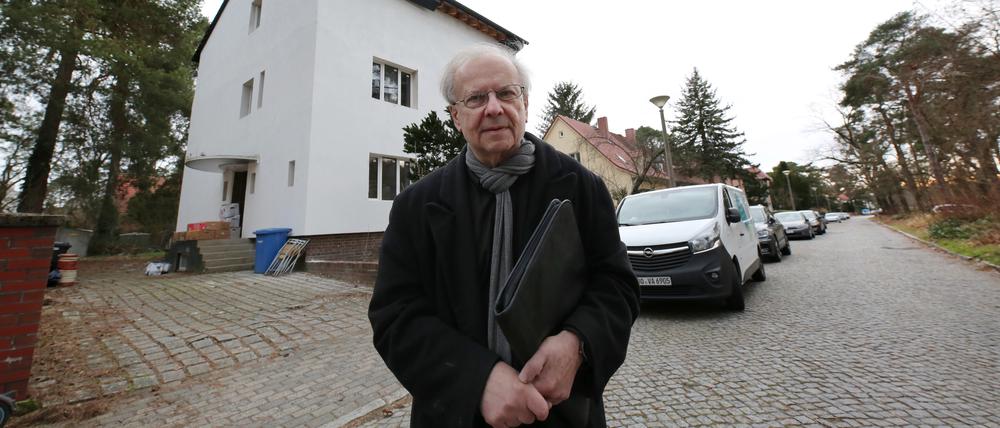Michael Schaaf vor dem Filmhaus Babelsberg