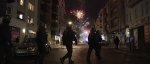 Es blieb weitgehend ruhig: Einsatzkräfte der Polizei in der Silvesternacht 2023 in Berlin.