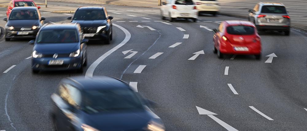 Insgesamt können sich in großen Städten und Ballungszentren mehr Menschen vorstellen, auf das eigene Auto zu verzichten, wie die Umfrage ergab.