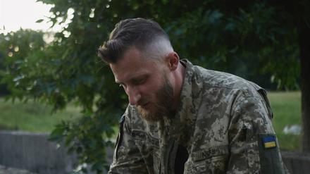 Der Rockabilly-Musiker Oleksandr Remez, jetzt ukrainischer Soldat. 