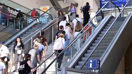 Die Rolltreppen im Potsdamer Hauptbahnhof sind seit Monaten kaputt.