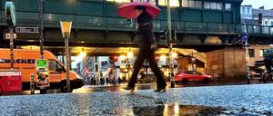 Der U-Bahnhof Schönhauser Allee bei Regen.