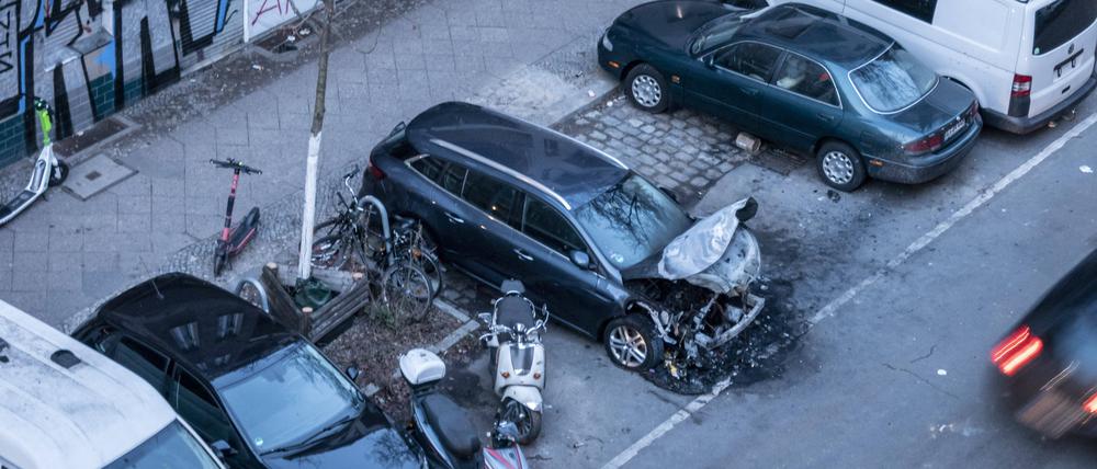 Wer den Schaden hat: Für Brandschäden an Autos zahlt die Kaskoversicherung.