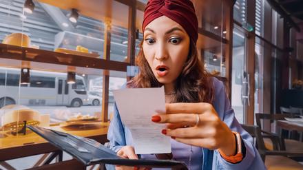 Restaurantbesucher könnten 2024 mit hohen Preisen konfrontiert werden.