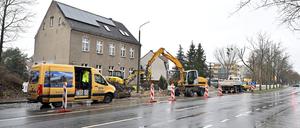 Potsdam, 02.01.2024, Lokales, Wasserrohrbruch, Neuendorfer Straße, Neuendorfer Strasse, Baustelle, Foto: Ottmar Winter PNN ACHTUNG: Foto ist ausschließlich für redaktionelle Berichterstattung der PNN und des TGSP! Eine kommerzielle Nutzung, z.B. Werbung, ist ausgeschlossen. Die Weitergabe an nicht autorisierte Dritte, insbesondere eine weitergehende Vermarktung über Bilddatenbanken, ist unzulässig.
