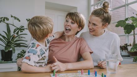 Derzeit wird nur die gebärende Person bei der Geburt als Mutter rechtlich anerkannt. 
