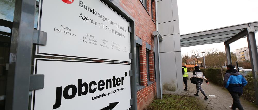 Agentur für Arbeit Potsdam. Arbaitsamt. Arbaitsmarkt.