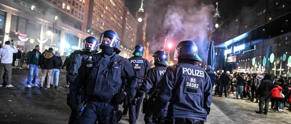 Ein Polizeieinsatz an Silvester (Symbolbild).