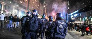 Ein Polizeieinsatz an Silvester (Symbolbild).