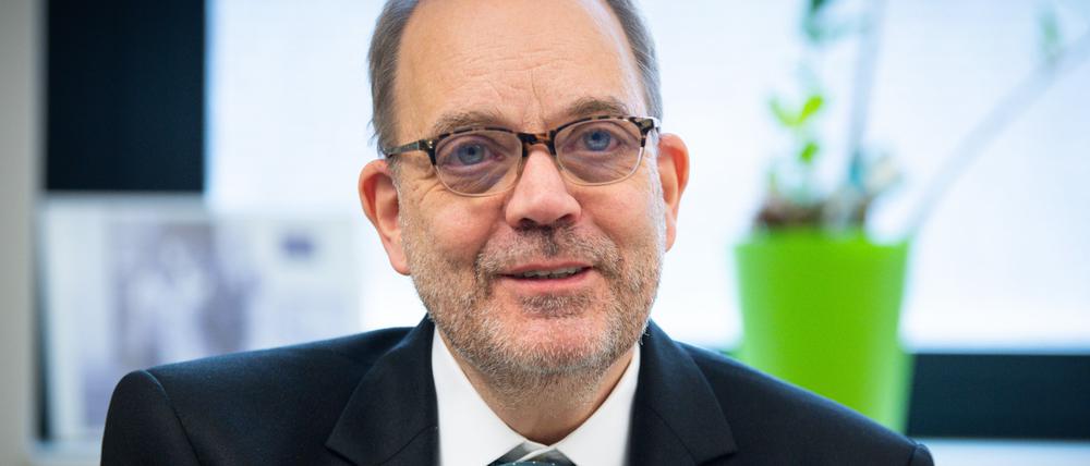 ARCHIV - 26.01.2022, Brandenburg, Potsdam: Michael Ranft, Staatssekretär im Ministerium für Soziales, Gesundheit, Integration und Verbraucherschutz des Landes Brandenburg, spricht während eines Interviews mit der dpa. (zu dpa: «Brandenburgs Sozialstaatssekretär Ranft geht überraschend») Foto: Soeren Stache/dpa +++ dpa-Bildfunk +++