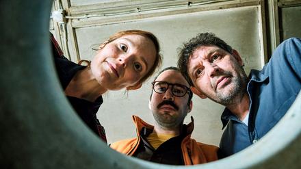 Dorfpolizistin Sophie Landner (Julia Koch, li.) mit Kollegen. 