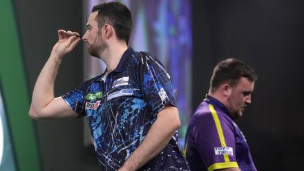 Luke Humphries (l.) besiegte im WM-Finale das Wunderkind Luke Littler.