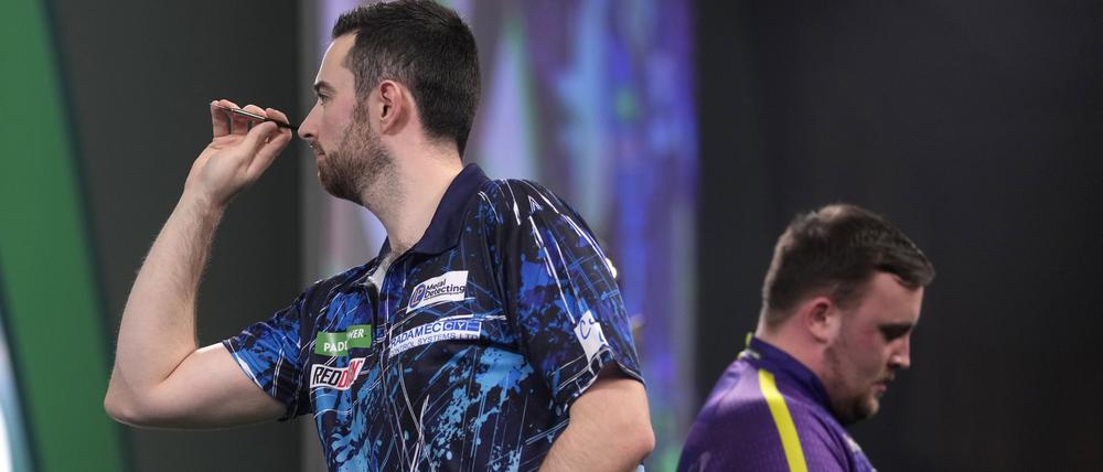 Luke Humphries (l.) besiegte im WM-Finale das Wunderkind Luke Littler.