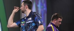 Luke Humphries (l.) besiegte im WM-Finale das Wunderkind Luke Littler.