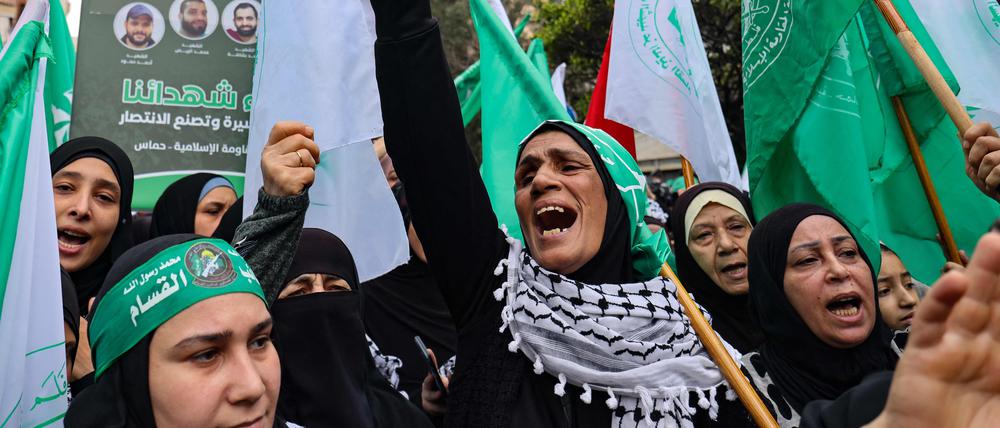Trauer und Wut. Am Donnerstag wurde der Hamas-Funktionär Saleh al Aruri in Beirut beerdigt, er war am Dienstag bei einem israelischen Drohnenagriff getötet worden.