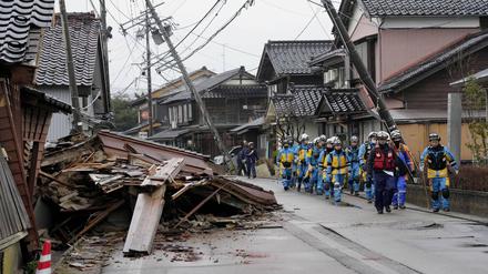 Zerstörte Häuser in Japan nach einem verheerenden Erdbeben.