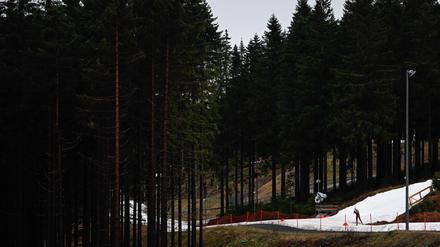 Kein Winterwunderland. In Oberhof müssen sie schon froh sein, dass überhaupt gestartet werden kann.
