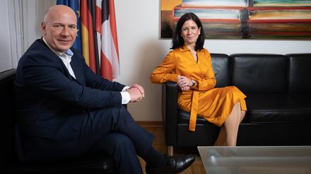 Compliance-Regeln in großen Firmen und Dienstgesetze für Staatsbedienstete schließen eine solche Partnerschaft aus.