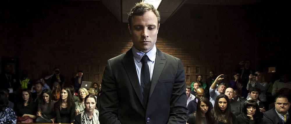 Der frühere südafrikanische Spitzensportler Oscar Pistorius bei einem Gerichtstermin im Jahr 2013.