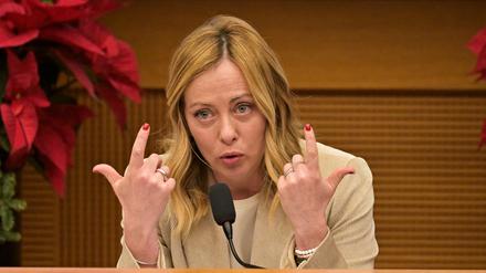 45 Fragen und Antworten, mehr als drei Stunden Pressekonferenz: Italiens Regierungschefin Giorgia Meloni absolvierte am Donnerstag einen Medienmarathon. 