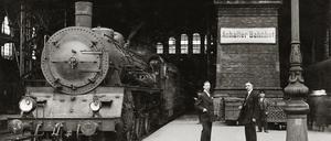 Undatierte Ansicht einer Lok am Anhalter Bahnhof. 